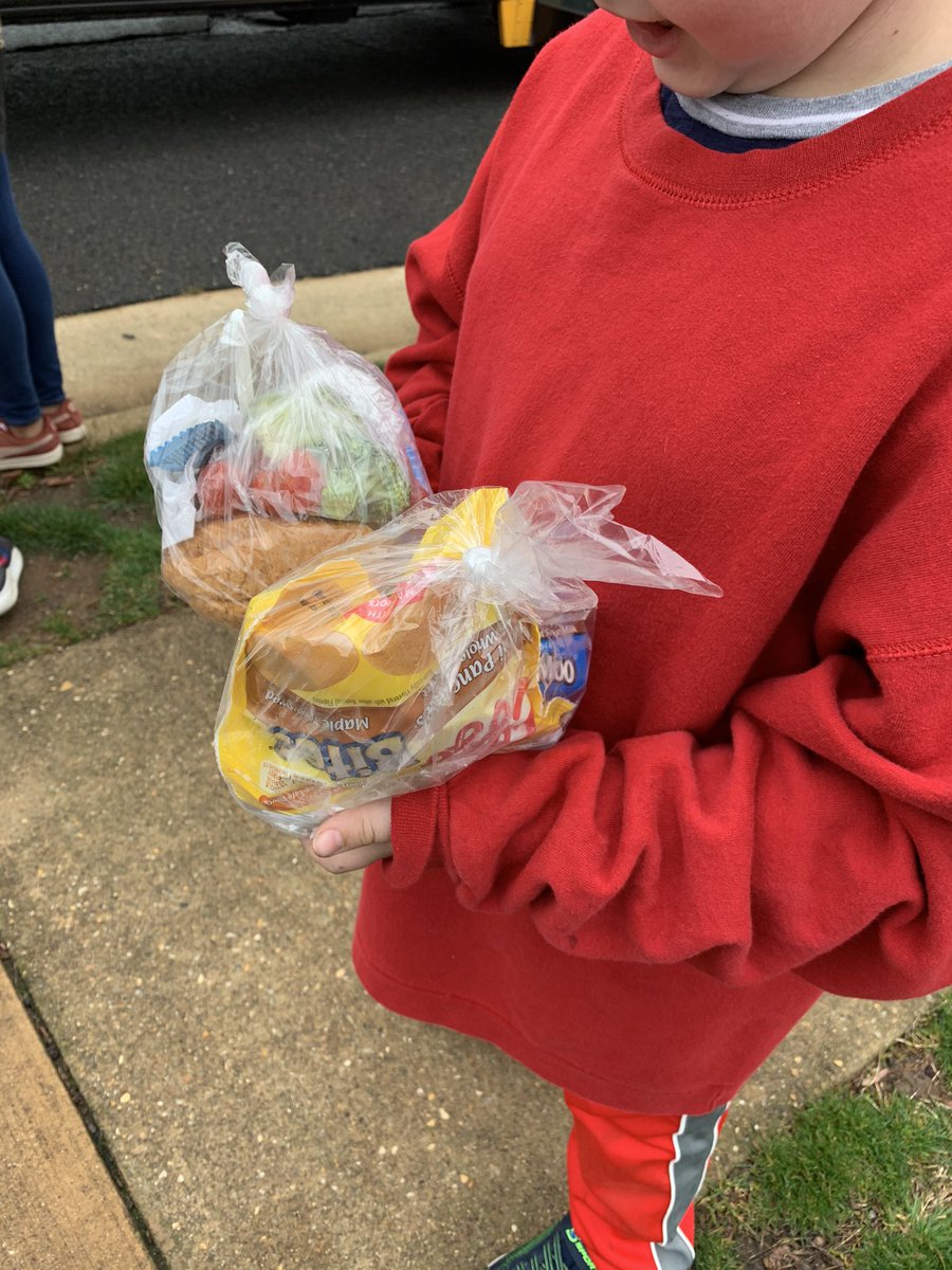 BullRunES's tweet photo. Thank you @fcpsnews for making this happen for our families. The Bus Stop Meals are a hit! #otherpeoplematter #oneBULLRUN #oneFCPS @Region4FCPS https://t.co/XsQA5D9HLA