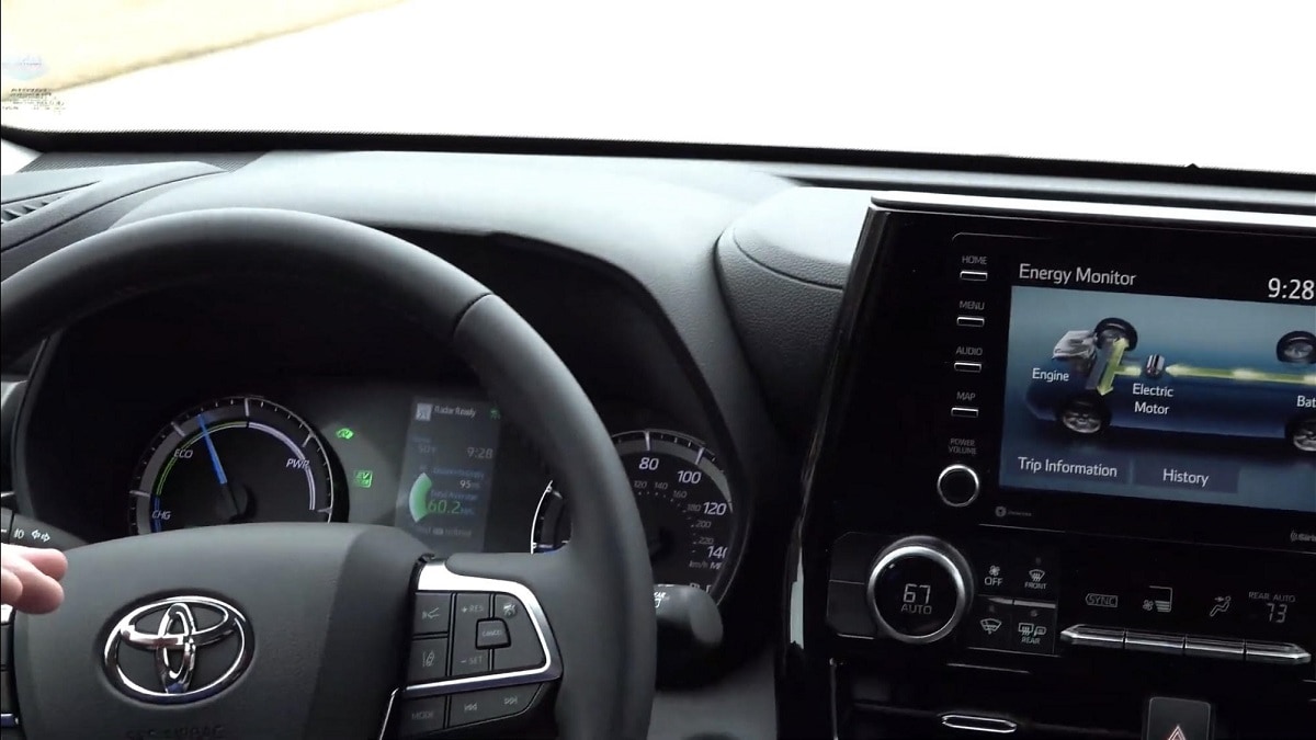 Toyotajeff1's tweet photo. 2020 Highlander Hybrid LE test drive and I was getting up to 67mpg! See how I did it, with included video, in my Torque News story. https://t.co/6eK4XNy0kv #Highlander #toyotahighlander #2020highlander #LetsGoPlaces @Toyota @ToyotaMotorCorp @torquenewsauto https://t.co/AFnuQ12Wi5