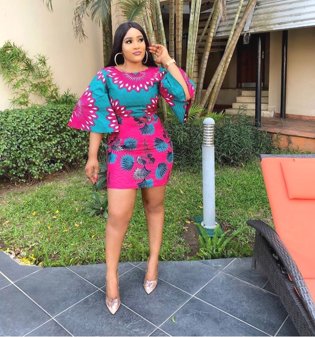 ujuleqiw's tweet photo. Beautiful mix of colors to brighten your timeline🦋🌺🦋🌺dress by @leemasempire

>>from @africantrendystyles https://t.co/YPkBhPztLi