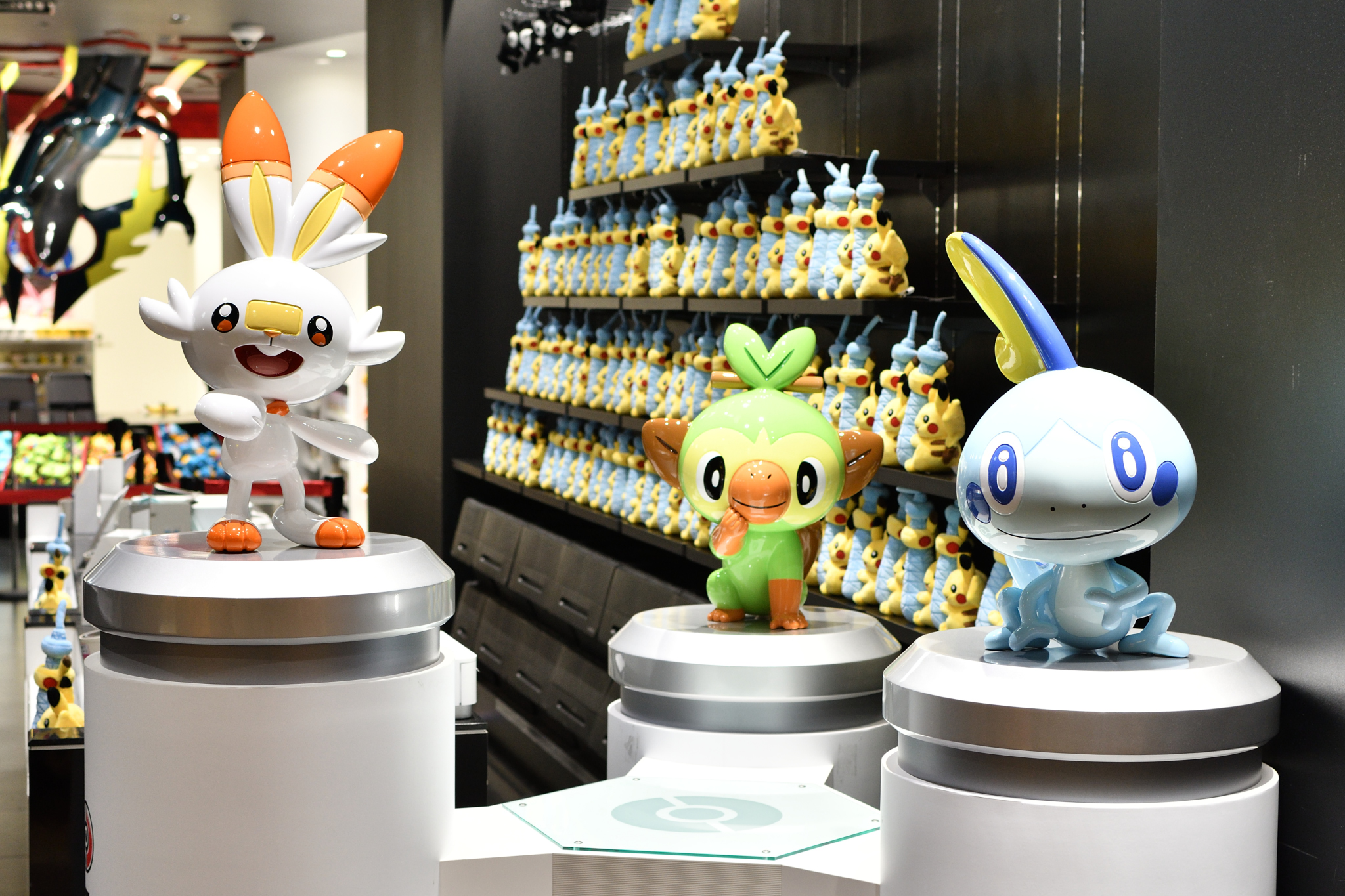 きみてん 東京ソラマチと渋谷パルコの ポケモンセンター にも行ってきました 前者にはレックウザ 後者には等身大のミュウツーがお出迎え T Co Xssoelrdfu Twitter
