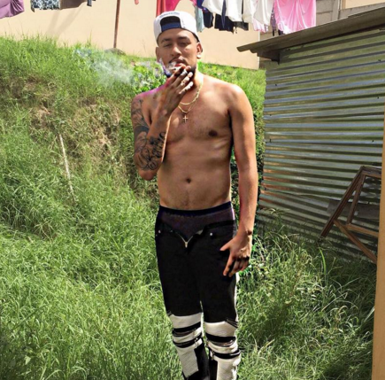 DJSlowzee's tweet photo. @akaworldwide lost Bonang and Zinhle because He got high, now He sleeping alone and I know why...cause He got high. He gonna stop Twitting now because his high. I'm also gonna stop now because he got me high.🥴 https://t.co/CVUqp2WXjD