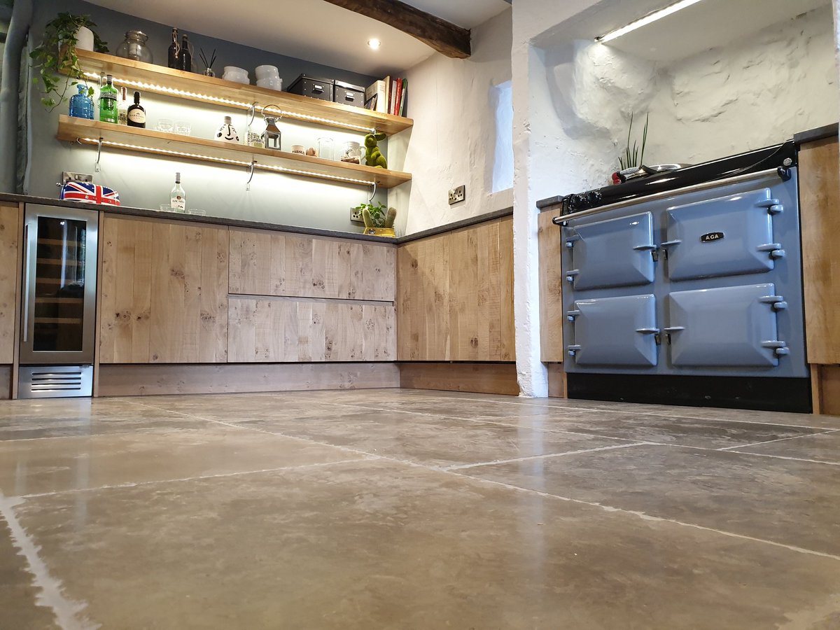 This was a wonderful and exciting project to work on, a beautiful country cottage with an abundance of character and charm. (and uneven walls) 

#kitchendesign #industrial #country #interiordecor #rustic
@Silestone @ltd_natural @SiemensHomeUK @smeguk @AGA_Official