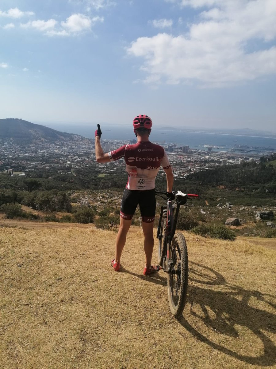vwmtbteam's tweet photo. Finišs vēl pirms starta... 

Nebijis @capeepic scenārijs 😢 

Taču veselība ir pats svarīgākais un ceram, ka jau drīz varēsim arī sacensties Latvijas trasēs!
#teamezerkauliņi #vwkomerctransports #veloprofs #trekbikes #capeepic #southafrica #mitastyres #4cyclists https://t.co/8DB0z3N8tT