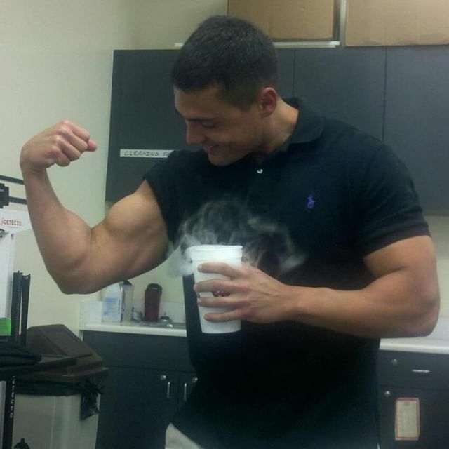 themusclephd's tweet photo. 🔹 #tbt to flexing on a hot cup of coffee. Don't ever let your coffee cup out-angle you!
----
➡Be a part of #themusclephd community! #MPHDcommunity 💪🏽
-
-
-
#throwback #thursday #bodybuilding #gym #training #college #motivation #success #quotes #fitfa… https://t.co/vbmPFQazyC https://t.co/SXTQ7bMlor