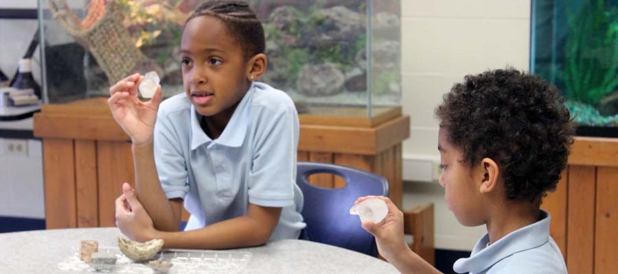 SouthBendCSC's tweet photo. Don't forget, families who do not have access to online learning: You can stop in your child's school and pick up a take-home packet with all their work 8 a.m. to noon, today and Friday. Call ahead if possible. https://t.co/b2bpB6uizw