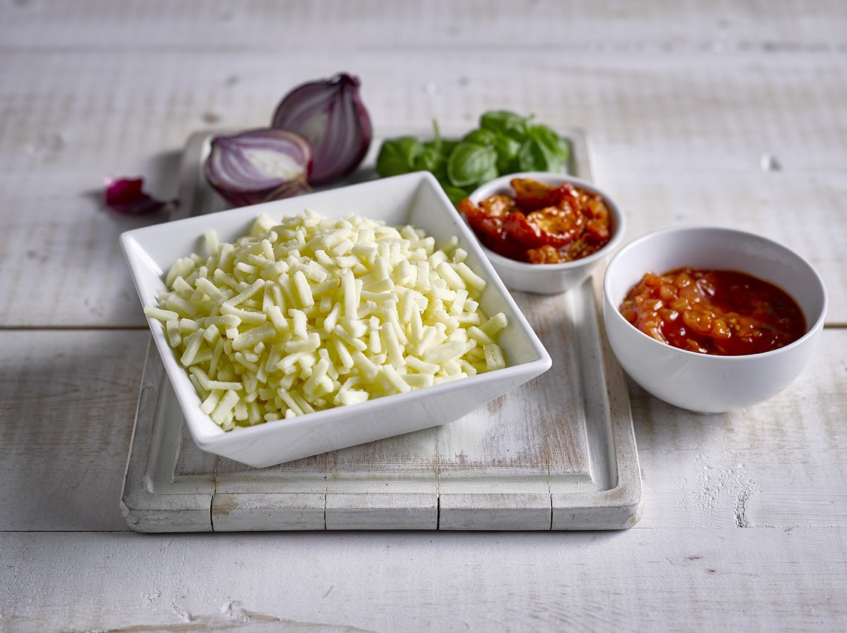 spinneyfields's tweet photo. If you haven’t yet got up to speed on our fantastic new #Spinneyfields Consistent Shred TM cheeses, now’s the perfect time. Visit our new website at https://t.co/scIIhONOtm to find out why it’s a major breakthrough for the food service industry. https://t.co/80nhTnCvRi