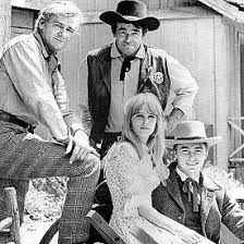 merlinpapin3's tweet photo. Un jour, Une Réplique (en hommage à #StuartWhitman)
La série #CimarronStrip (23 épisodes année 67/68) avec #StuartWhitnam (Marshall Jim Crown) #JillTowsend #PercyHerbert #RandyBoone
@tbarnaud @Jouxplane83 @FredOL69007
https://t.co/HN32WzlwfO https://t.co/X0u0ApXazq
