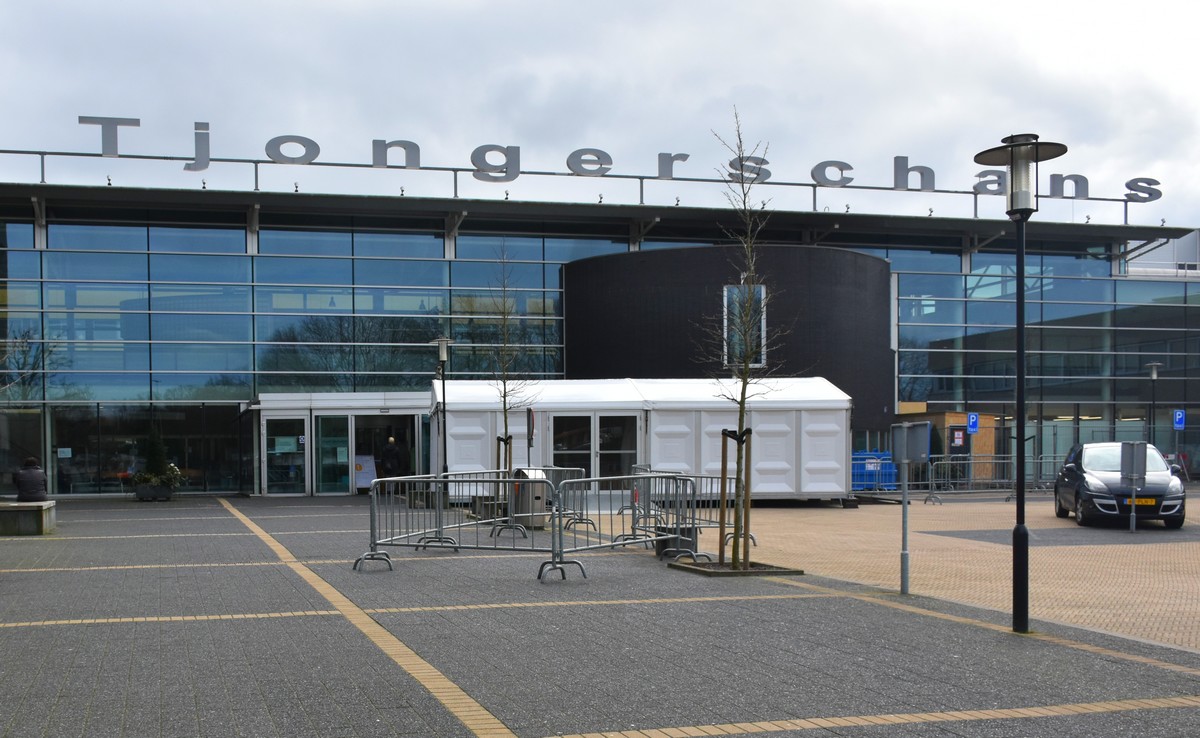 Tenten geplaatst bij Ziekenhuis Tjongerschans - Live blog: Ontwikkelingen rond het coronavirus in de Fryske Marren grootdefryskemarren.nl/nieuws/2020/03…