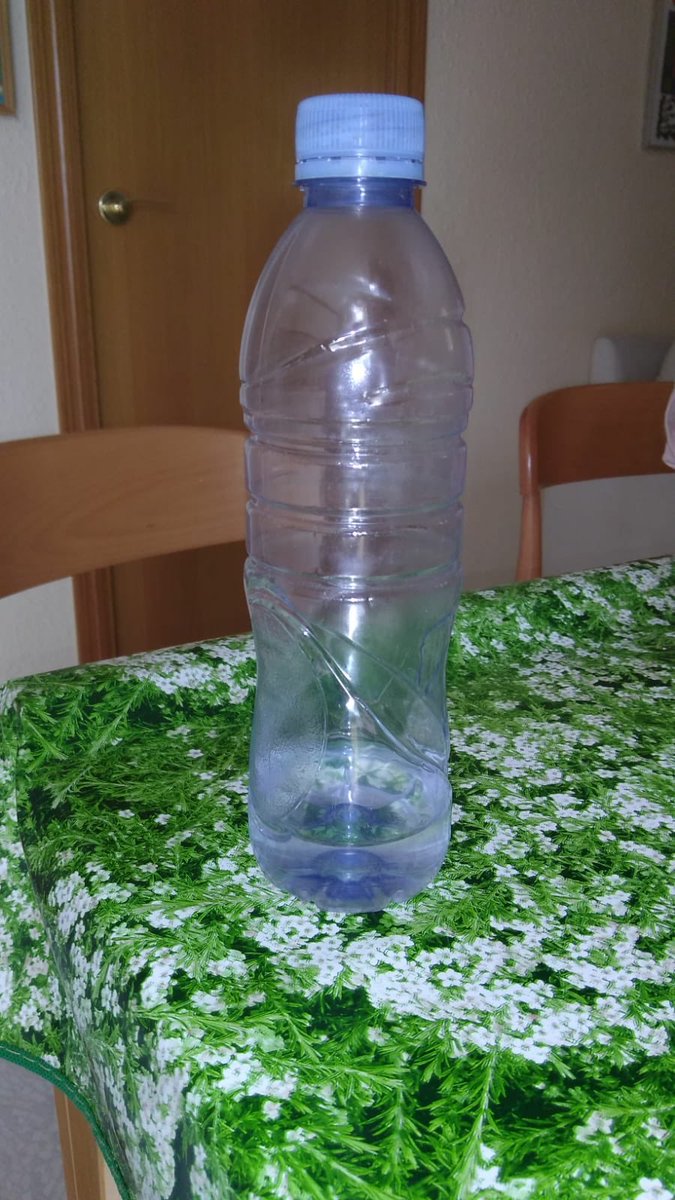 RGallinerO's tweet photo. Este es el alcohol antiséptico que @Renfe ha suministrado a sus maquinistas en Cataluña. No sé si reírme o llorar #CoronavirusESP #StopCoronaVirus @_SEMAF_  ¿cuáles son los epis que se están facilitando?@Inforenfe @renfe https://t.co/M6SdRphmGh