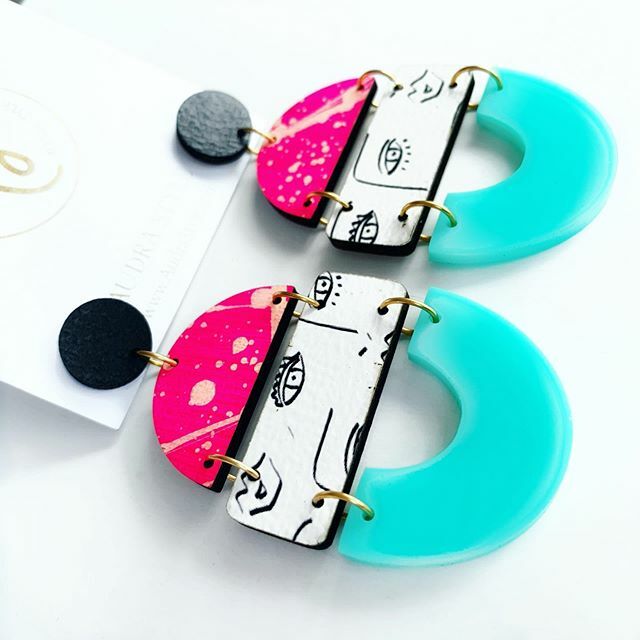 AudraStyleArt's tweet photo. Our Bela with black studs, neon pink top, abstract face middle and creamy turquoise acrylic bottom. FREE SHIPPING on all jewelry and art prints on the website! ✨ #artforyourears #audrastyle .
.
.
.
.
.
.
.
.
.
#shopsmall #ootdshare #whattowear #ameri… https://t.co/IrRzE9Ky4c https://t.co/stDCb84aTv