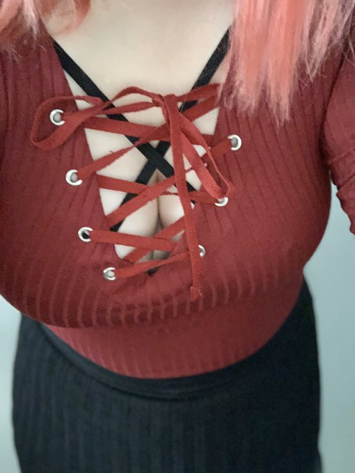 Actually gotten up and properly dressed and made up for the first time in weeks so have some #cleavage