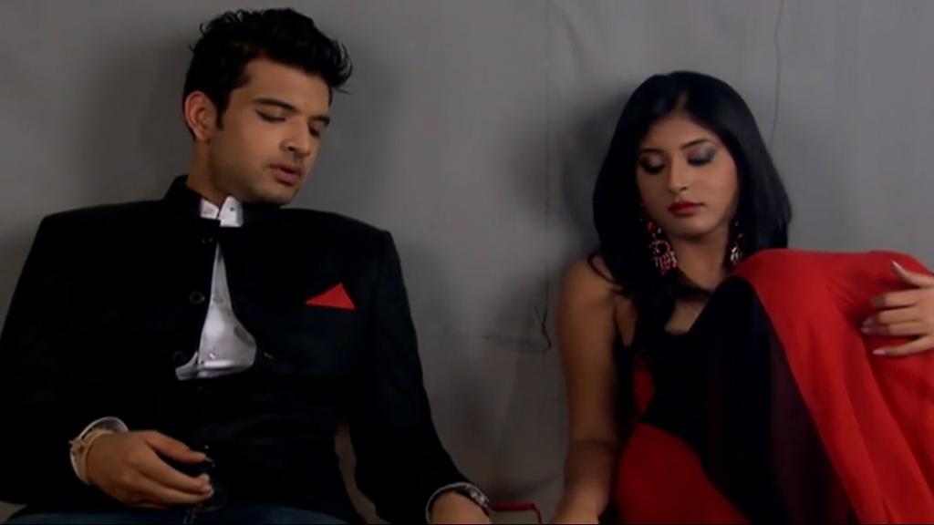 No one looked this cute eating biscuits I swear  #KitaniMohabbatHai2