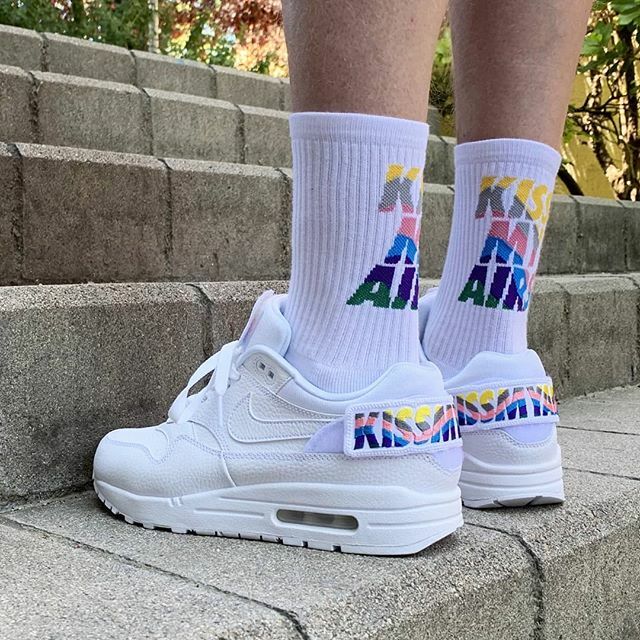 LoverSneakers's tweet photo. Calcetines KissmyAirs x Loversneakers 
Size Wmns &amp; Man - Precio: 12,90€
+ info: https://t.co/5WvBxhLxst .
.
.
.
#loversneakers #sneakerheads #sneakers #kicks #zapatillas #kicksonfire #kickstagram #sneakerfreaker #nicekicks  #snkrfrkr #sneakercollector #shoeporn  #sneakernews #… https://t.co/uTlx9I8GFR