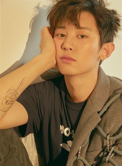hourkaisoo's tweet photo. elyse: name?
me: you mean, pcy?
elyse: im asking for the dog’s name
me: you mean, toben?

#CITW8 @4reuminct @gwyomi https://t.co/dx7NfeGyP3