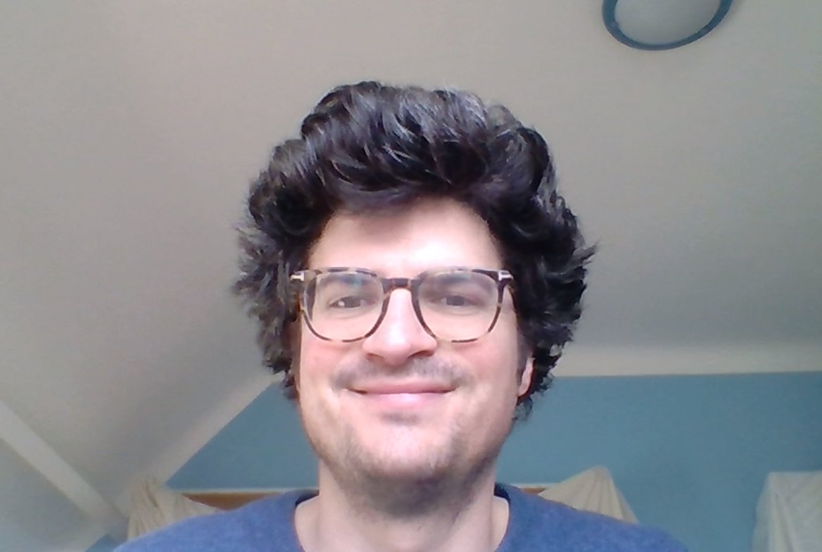 DCbrain_feed's tweet photo. Benjamin est un des cofondateurs de DCbrain.
Il aurait dû aller chez le coiffeur avant le confinement, mais les Bretons ne lui en tiennent pas rigueur. 
Pour se changer les idées le soir après le travail il vous conseille son site préféré : https://t.co/ZJUxlbfZSY
#DCbrainRemote https://t.co/uN3S00KQCf