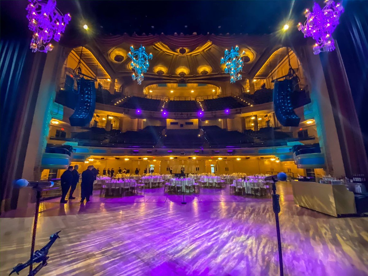 themixednuts's tweet photo. Ready to roll at Orpheum Theater New Orleans - photo by J Grimes, yo! #themixednuts https://t.co/Lq5CVMvRdv