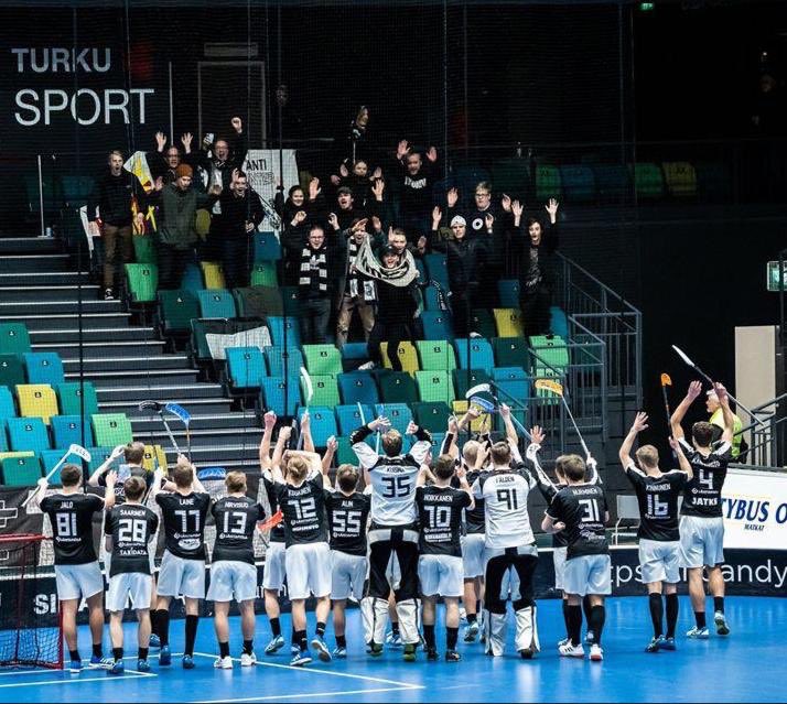 Me päätettiin yhdessä poikien kanssa lyödä meijän sakkokassa siihen meille kaikkein tärkeimpään, eli omaan Seuraamme. Tuetaan kassallamme myös molempia, futista ja lätkää. Me ollaan yhdessä TPS ja Turku. @FCTPS <a href="/HCTPS/">HC TPS</a> #TuenTepsiä #Turku ◾️◽️