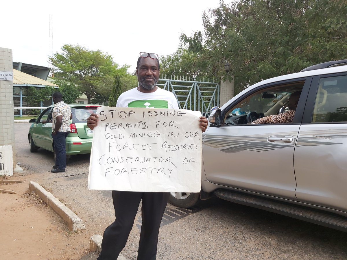 BBMBMC's tweet photo. @arochaghana @CllrNana @ProjectGreenGh1 @sproutandbloom 
#EcoConsciousCitizensGH Eco-Conscious Citizens GH members @ Forestry Commission
REMEMBER March 21:
is World Forest Day
>> tweet President @NAkufoAddo to please #ProtectOurForestsAndWaters 

Adhere to #coronavirus directives https://t.co/dRwySjzceA