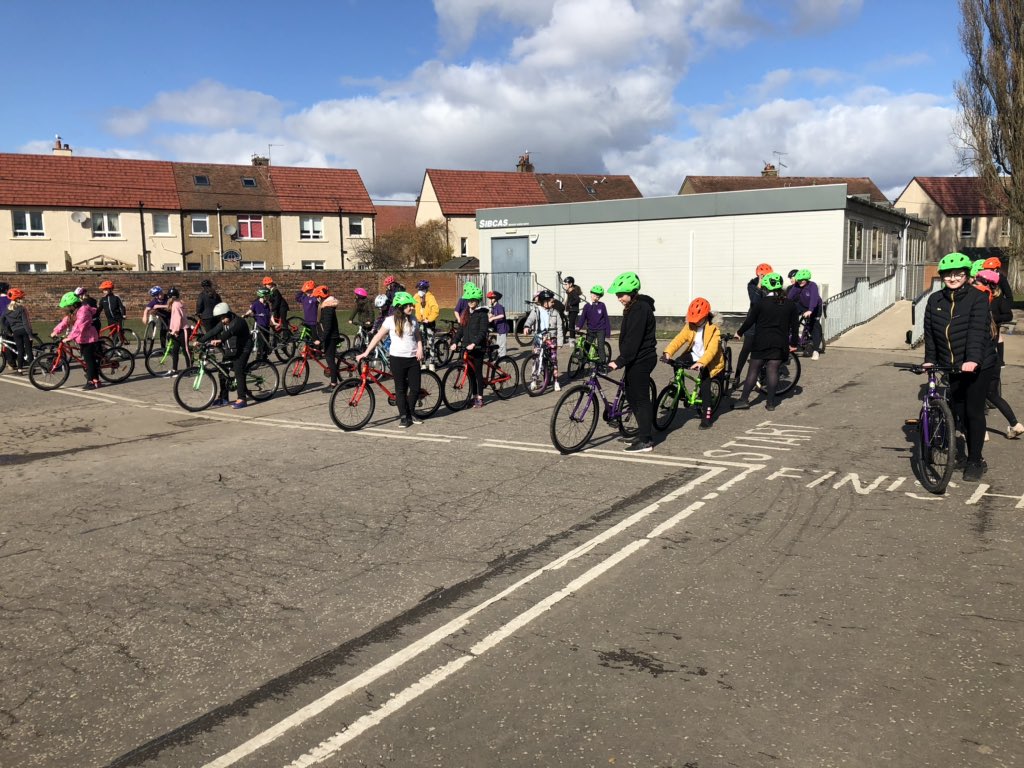 beanX_McQuade's tweet photo. #BPSBikeability @beanxmrsedwards @beanxmissrisk π΄π»ββοΈπ΄πΌπ΄πΌββοΈ https://t.co/NsxUZHh59m