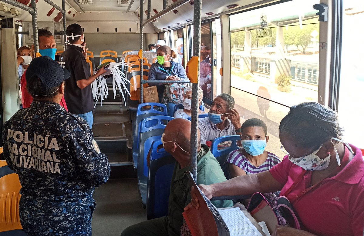 INTTCharallave's tweet photo. #InttContigo Desde el terminal de Charallave Norte entregamos tapa boca al pueblo y Transportistas porque #LaPrevencionEsLaClave para así combatir el virus.
#QuédateEnTúCasa
 @NicolasMaduro @claudiorfarias @INTToficial @tupamarohipolit https://t.co/5mTEzPD8eu