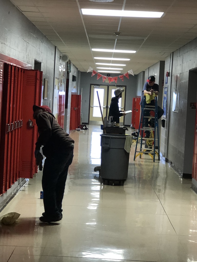CR6Trojans's tweet photo. Staff diligently working to continue to serve our students! #WeRCommUNITY #CommunityCares #BePatientandKind #TrojanNation https://t.co/eZVbtIfTS4