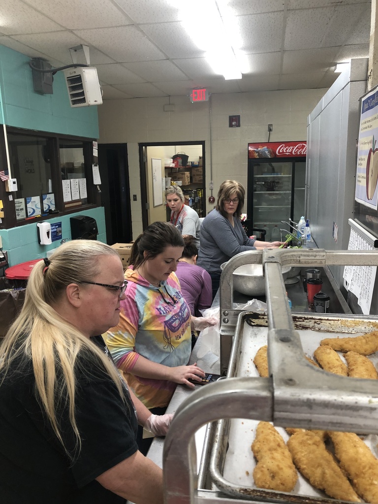 CR6Trojans's tweet photo. Staff diligently working to continue to serve our students! #WeRCommUNITY #CommunityCares #BePatientandKind #TrojanNation https://t.co/eZVbtIfTS4