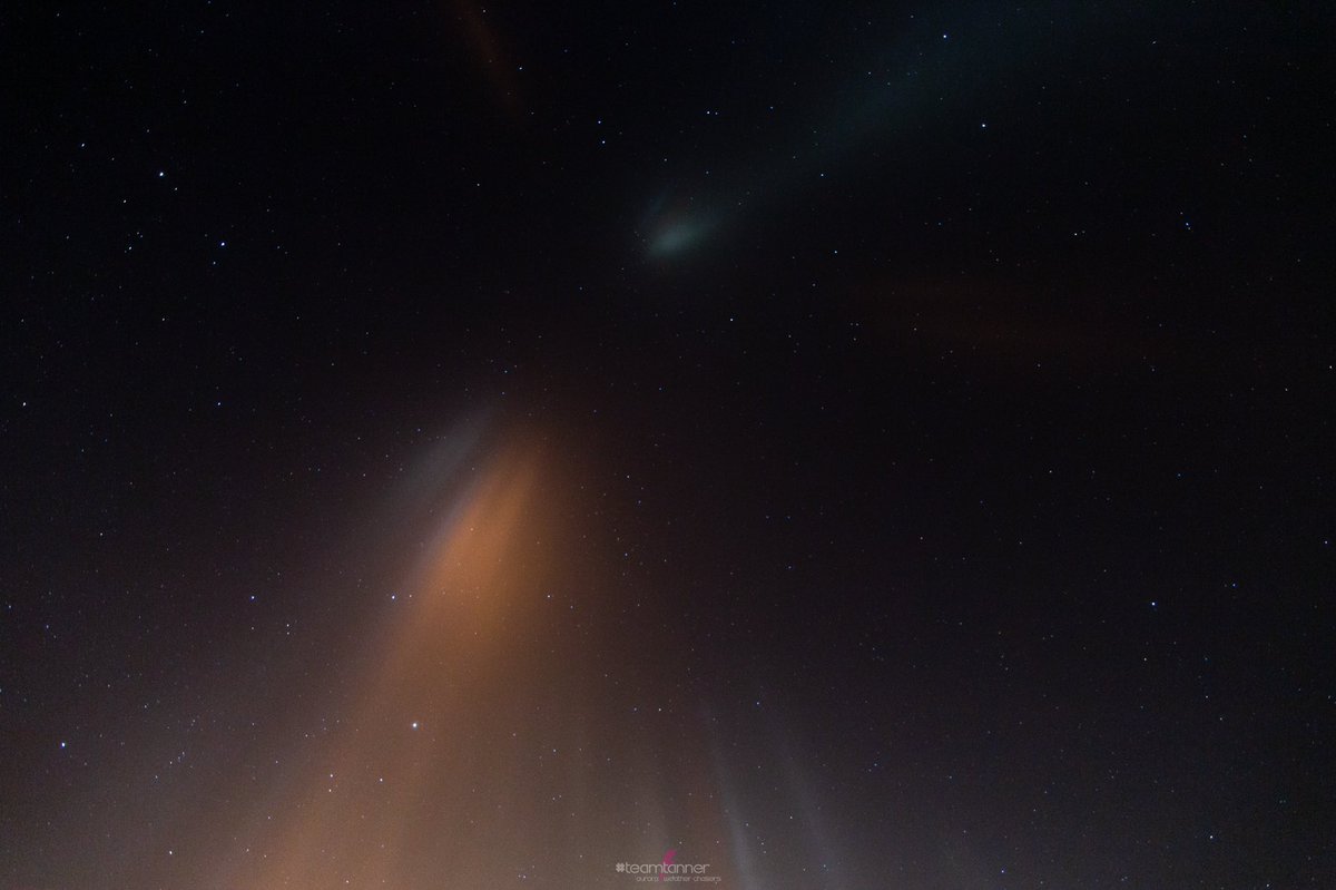 dartanner's tweet photo. Stunning and Tall #LightPillars in Alix last night! The view looking straight up was amazing too! #abwx #teamtanner #ShareYourWeather @treetanner @mikesobel @weathernetwork @NightLights_AM @chunder10 @andy_stones @PeakToSailPhoto @AngryTheInch @mark_tarello @Lathanafoto https://t.co/jjJjszrvYv