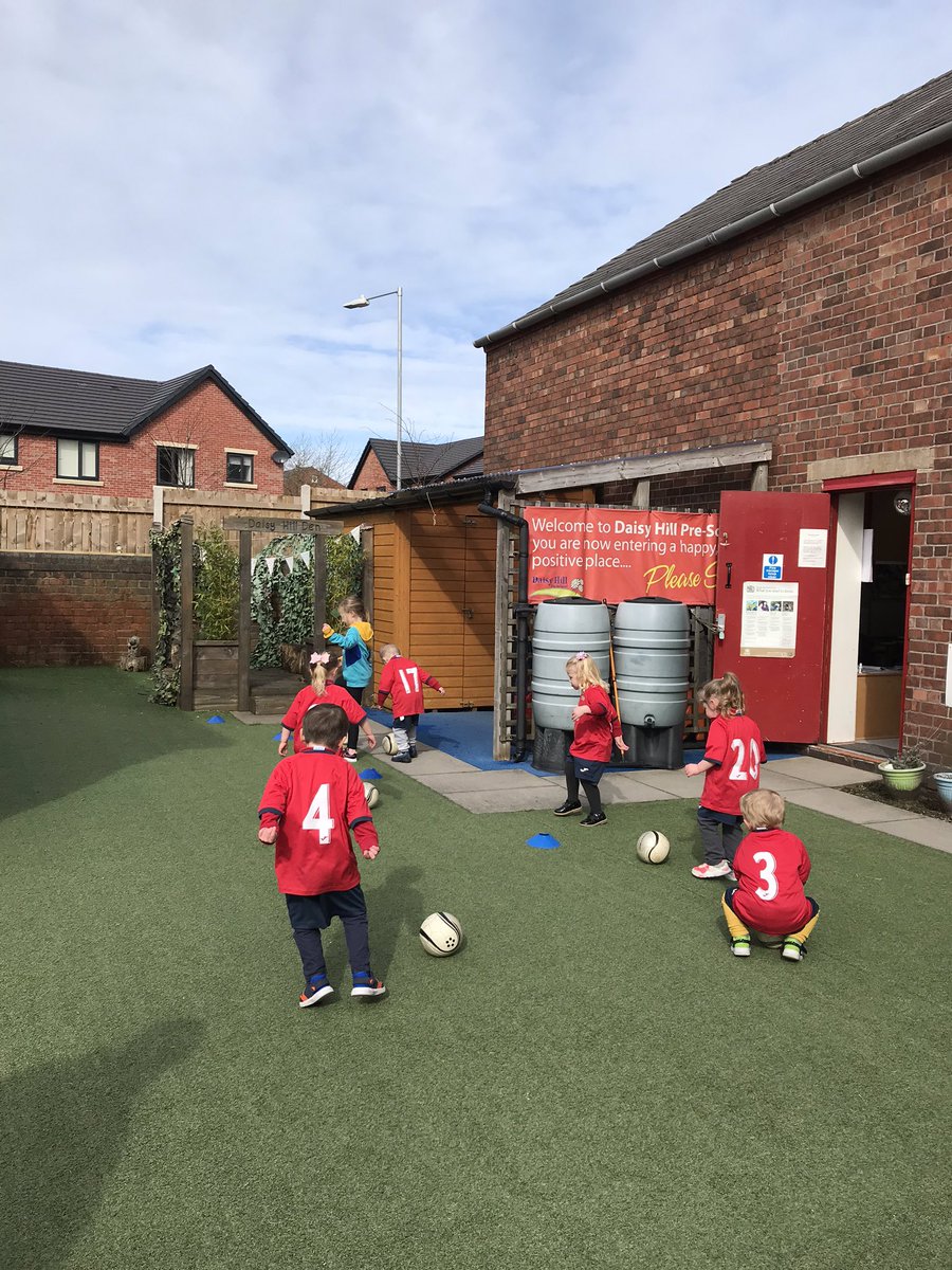 brighterbunnies's tweet photo. Our last session @Football1stAcad in the sunshine we think that’s a good omen 👍❤️ #activekidsarehappyandhealthy https://t.co/dEsL6haPlr