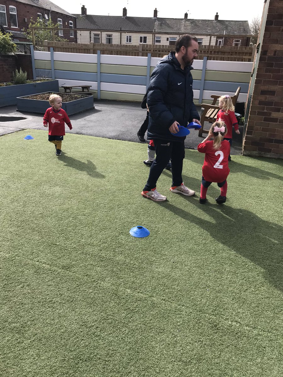 brighterbunnies's tweet photo. Our last session @Football1stAcad in the sunshine we think that’s a good omen 👍❤️ #activekidsarehappyandhealthy https://t.co/dEsL6haPlr