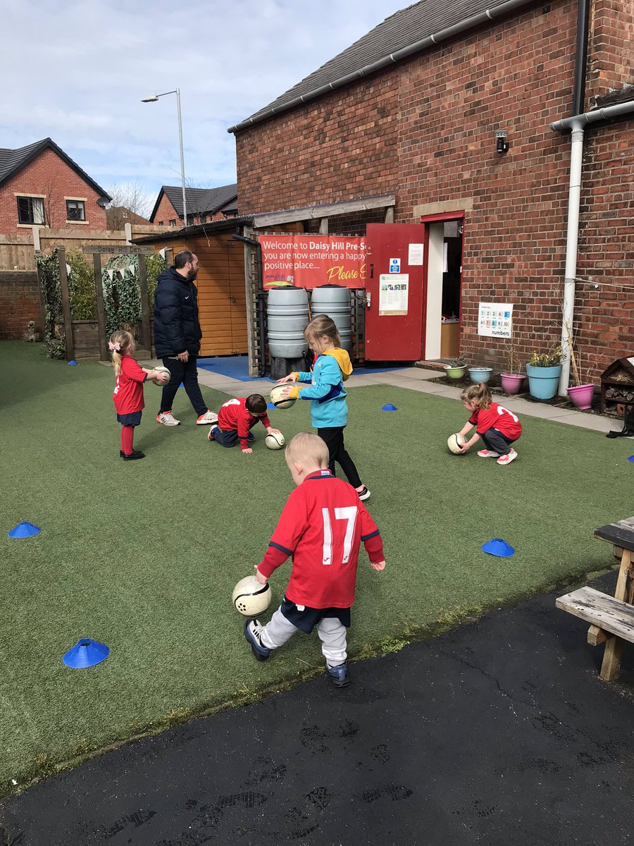 brighterbunnies's tweet photo. Our last session @Football1stAcad in the sunshine we think that’s a good omen 👍❤️ #activekidsarehappyandhealthy https://t.co/dEsL6haPlr