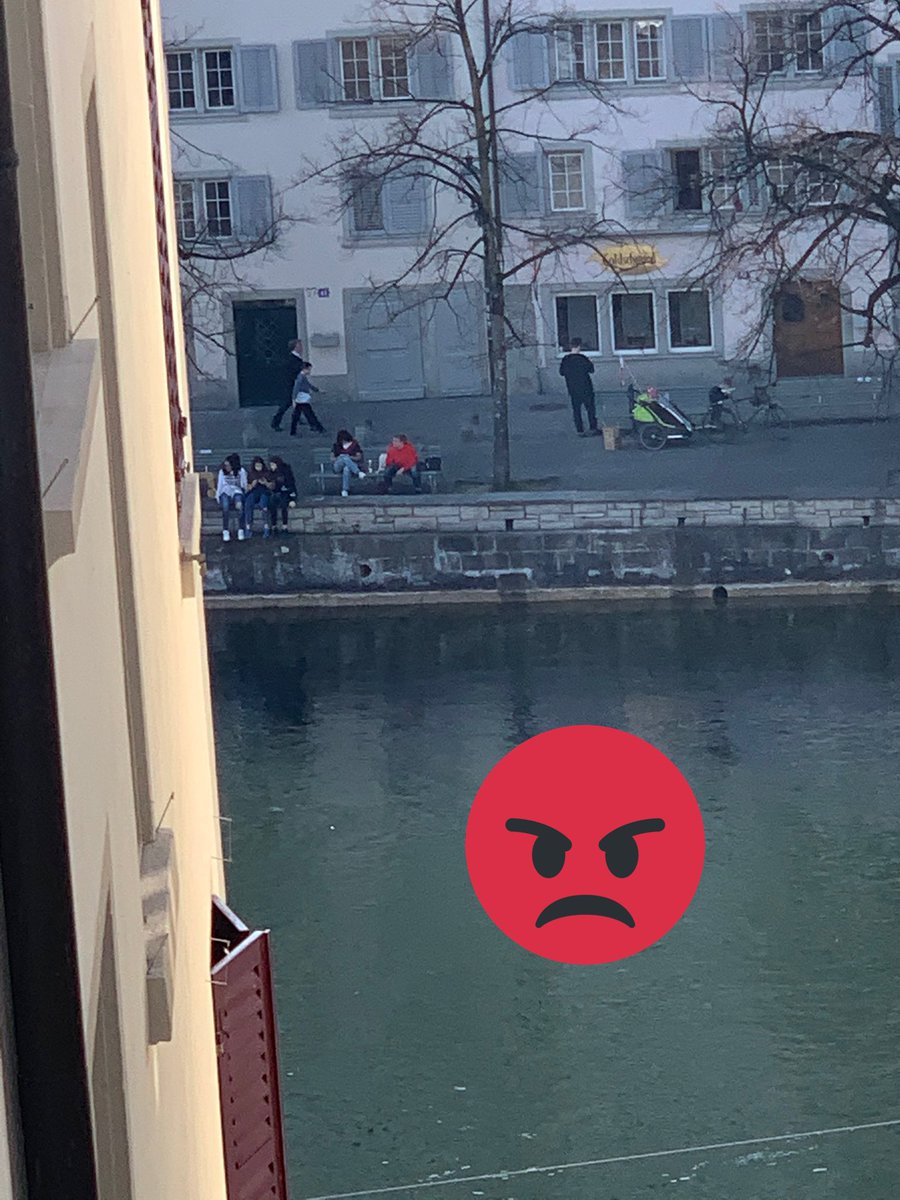 Shalimarcat's tweet photo. Ist so eine gruppe immer noch erlaubt? #FlattenTheCurve #schipfe @StadtpolizeiZH https://t.co/aiIQa6CkLl