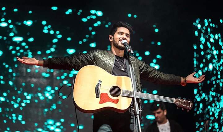 ArmaanMalikCafe's tweet image. Anyone wants free Hug?? *-*

#ControlTomorrow