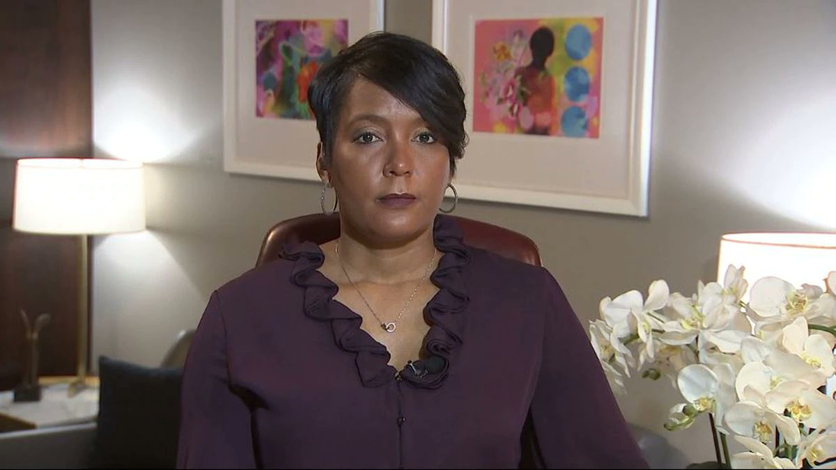 JUST IN: Atlanta mayor <a href="/KeishaBottoms/">Keisha Lance Bottoms</a> closes bars, gyms, limiting restaurants to take out amid coronavirus outbreak 2wsb.tv/2wnph1f