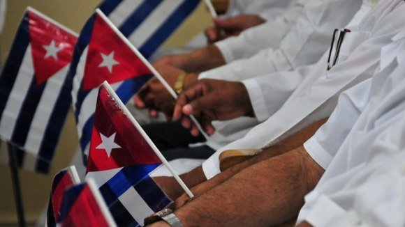 "Steve Dale, un pasajero del #MSBraemar dijo: gracias una vez más al pueblo de #Cuba por su generosidad y humanidad. Con la esperanza de volver aquí algún día cuando nos hayamos olvidado del COVID19" (Dailymail.co.uk) #CubaPorLaSalud  <a href="/ElbaBallate/">Elba Rosa Pérez Ballate 🌹🇨🇺🌴</a> @estevez_damiana