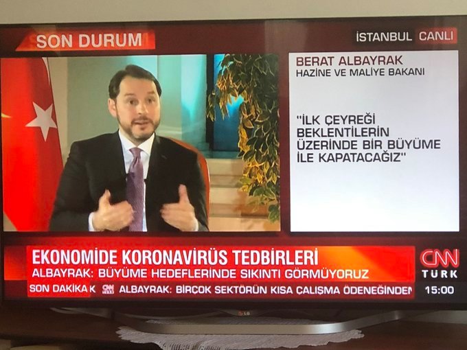 Allah rızası için biri şu adamı sustursun. Ben anlamıyorum bunlar hangi ülkede yaşıyor? Yada bizleri ne olarak görüyor? Gerçi alışmışlar her söyleneni şakşaklattırmaya..
#beratalbayrak