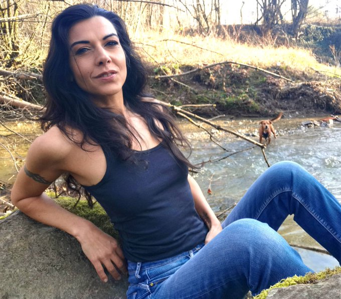 🇫🇷 Petite pause sur les berges de la rivi&egrave;re... &Ccedil;a sent le #printemps ! 🤩  🇬🇧 Having a break by the river<a href="/tag/spring"class="tags"><span>#spring</span></a><a href="/tag/printemps"class="tags"><span>#printemps</span></a>