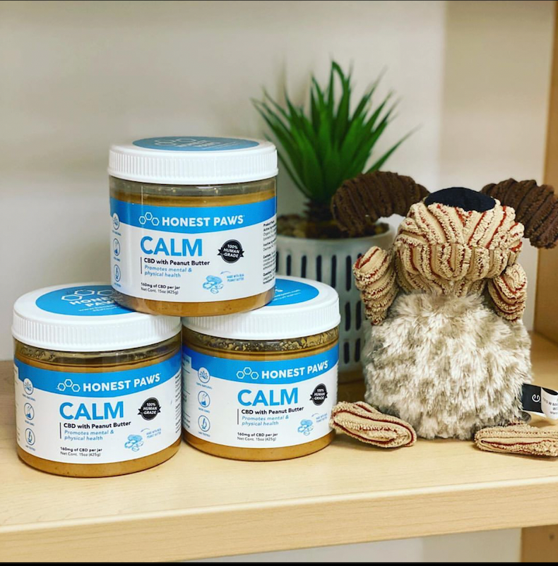 honestpaws's tweet photo. Dogs can become stressful and nervous while you are quarantined. Stock up on #HonestPaws Peanut Butter and keep your furry friends calm and stress free.
Plus, it's human grade too. https://t.co/AFck2PaA29