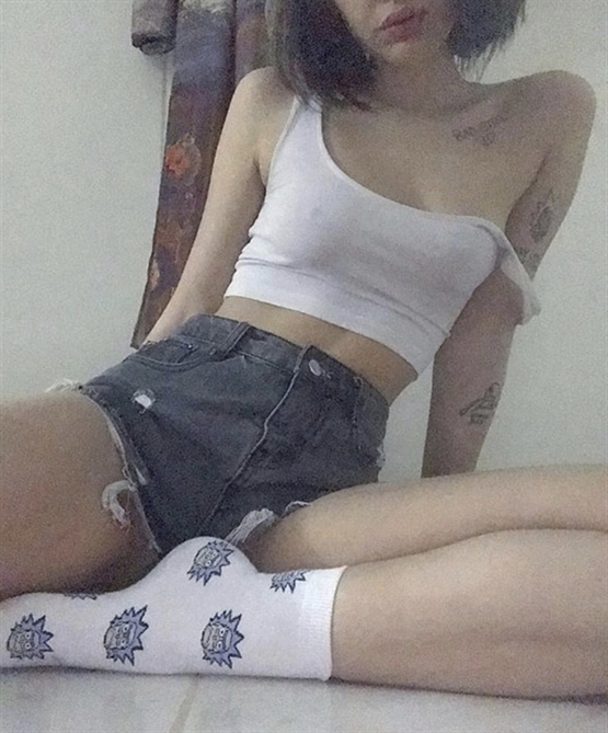 I will be messaging everyone back tonight.  Who's going to talk to me?
#horny #boobs