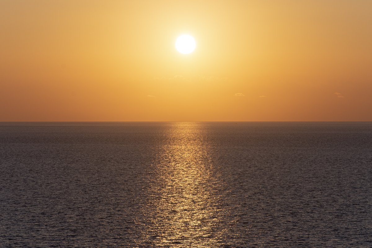 Nothing can take away our sunset. ☀️ 
-
Siempre estará la puesta de sol. ☀️