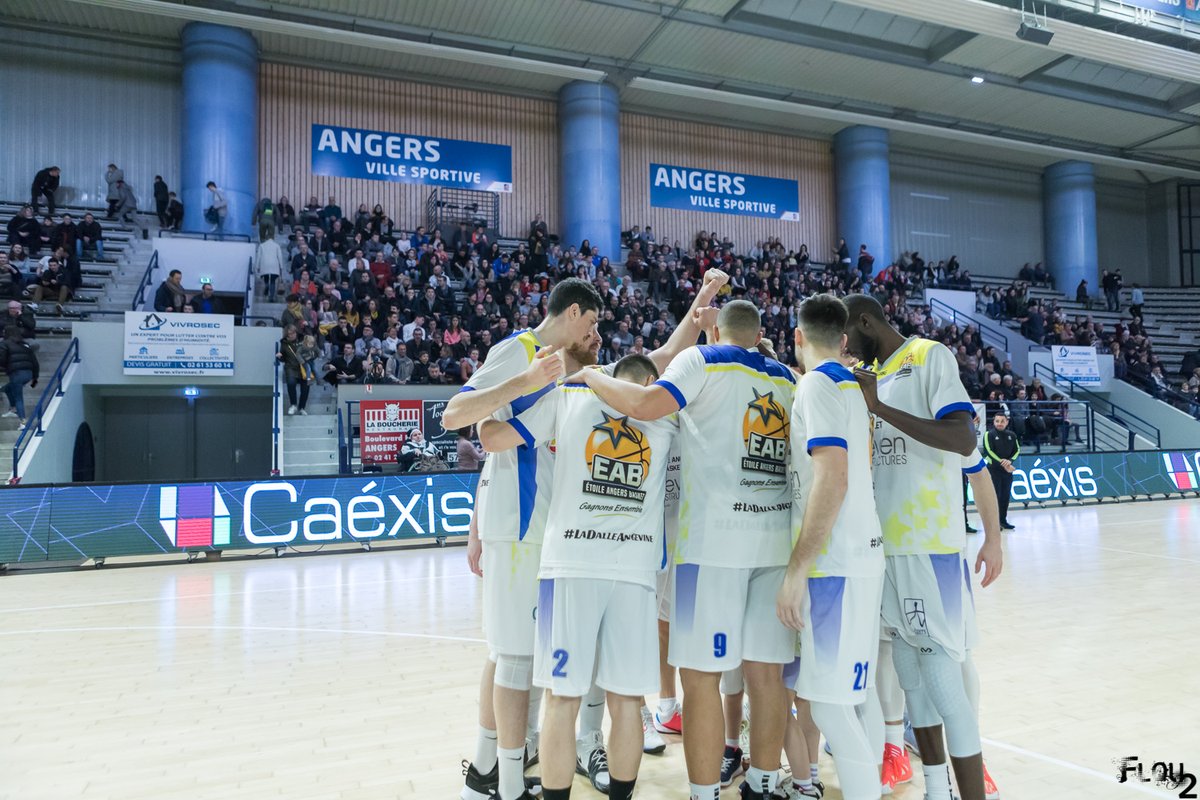 EABasket49's tweet photo. Pas certain que ça leur plaise si vous leur dîtes qu'ils ne sont pas professionnels... @courrierouest 🤐 https://t.co/z813iMbiHr