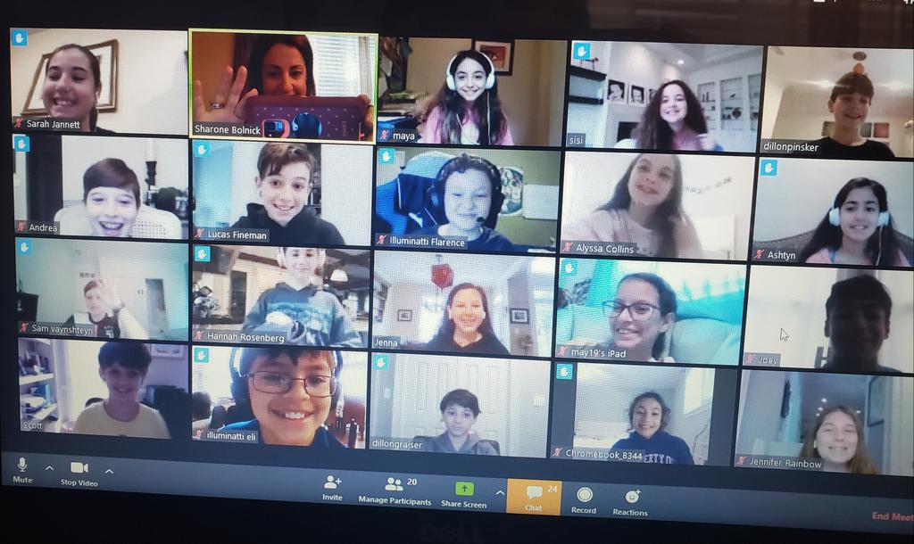 sbolnick5grade's tweet image. #davis5 Look at all those smiling faces #virtuallearning #socialstudies #beamazed