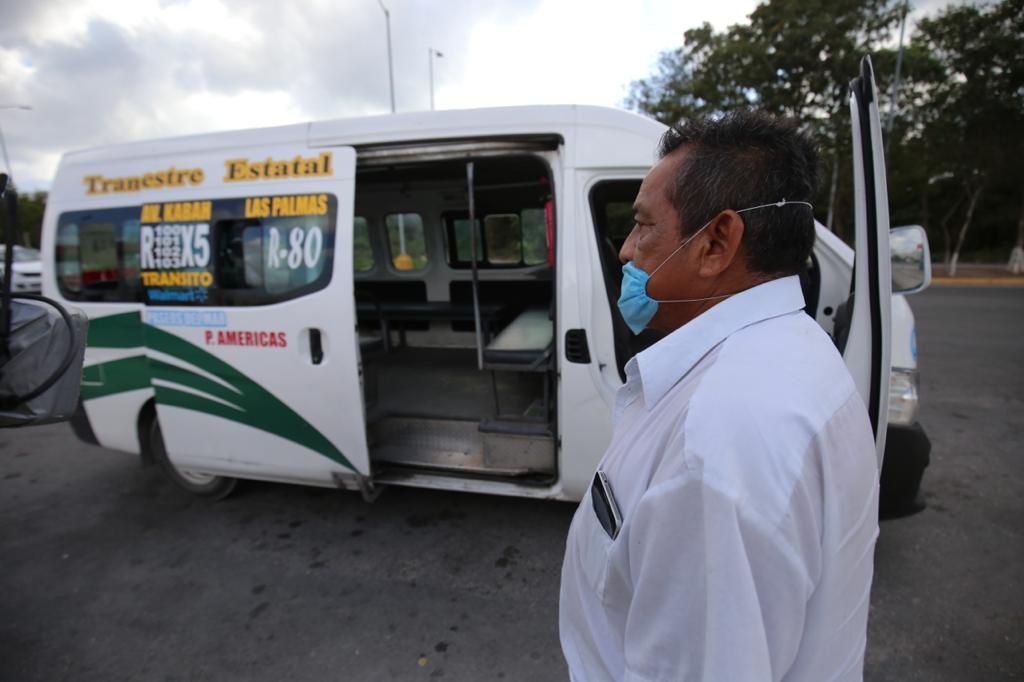 ComunicacionQR's tweet photo. ✅Para juntos cerrarle el paso al #Coronavirus 🦠 #COVID19 se capacita a personal de transporte.  🚕 🚎 

En #QuintanaRoo #JuntosSaldremosAdelante https://t.co/0GXWlPAher