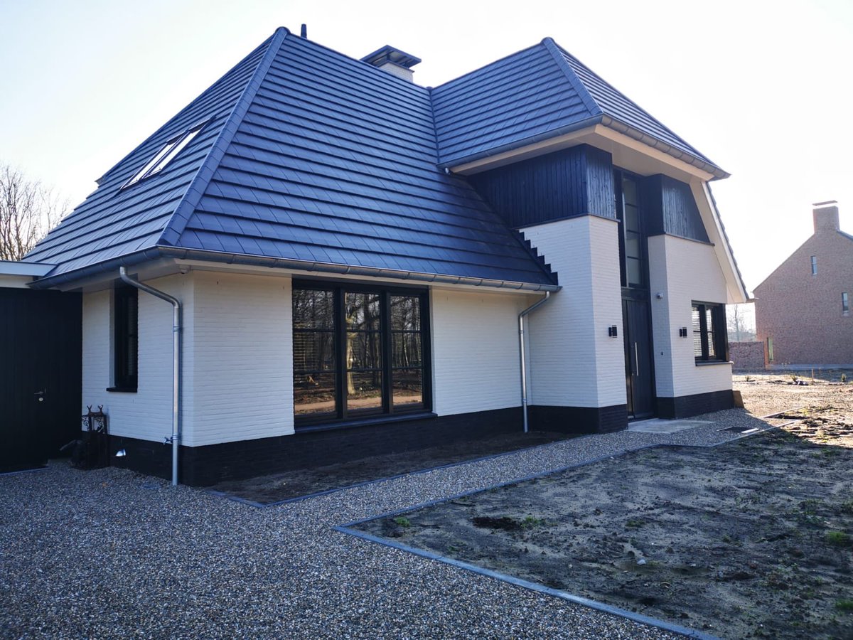 SchildersReutum's tweet photo. Villa opgeleverd #Vaneker #Enschede, opdracht @NiehofBV.
Compleet binnen- en buitenschilderwerk, mooie klus! https://t.co/VoC6gIcu5s