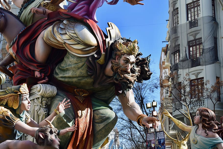 Today is the #FirstDayofSpring in the northern hemisphere. Across the world, people celebrate in different ways. One very cool tradition is #LasFallas in #Valencia, Spain where hundreds of niñots--larger than life papier mache sculptures--are burned. ow.ly/A9og50yE6bg