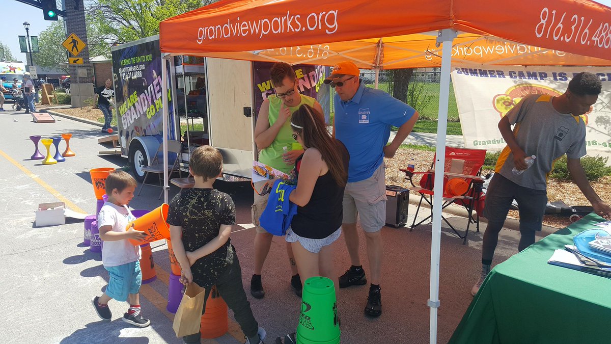 HarrysHayDays's tweet photo. It's #ThrowbackThursday! @GrandviewParks always brings the FUN to #HarrysHayDays with their Mobile Rec unit! #HHD2020 https://t.co/0QukhWLNhJ