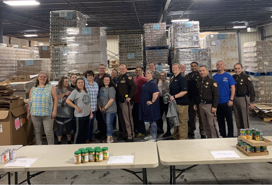 sheriffjohnward's tweet photo. Great time this morning at Feeding America!
#HardinCountyStrong 
#TeamKentucky https://t.co/urKHdGk4Tn