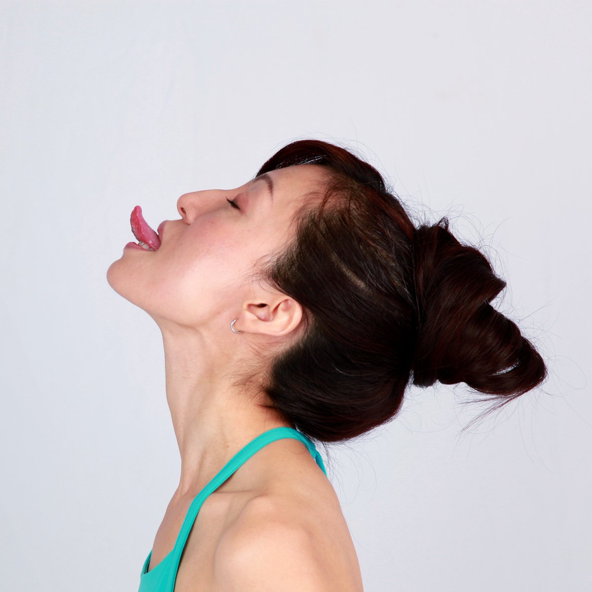 FaceYogaMethod's tweet image. I am giving you 5️⃣ FREE FACE YOGA POSES to start your practice today! 😲🙃😊
soo.nr/mWgf