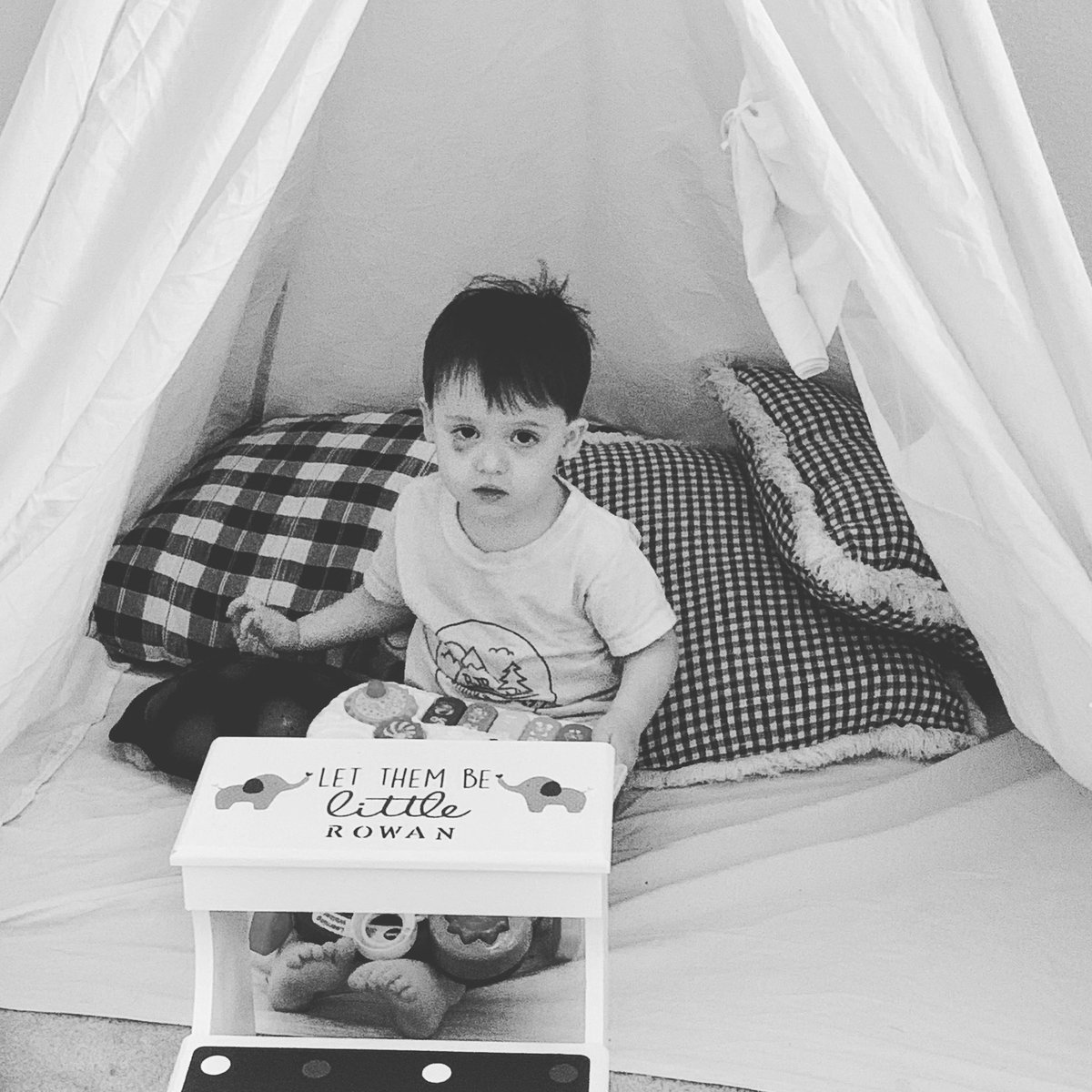 anold1sttimemom's tweet photo. And on the 4th day of quarantine, he got a black eye. On Momma’s watch. 😐❤️
#parentingfail #QuarantineLife #toddlerlife #boymom https://t.co/O0FsIyDCIN
