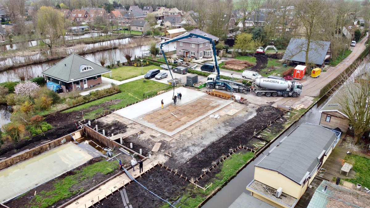 rschepbeton's tweet photo. Vandaag weer een vloer gestort in Wilnis gestort, gelegen naast de vloer van op locatie gebouwde ark https://t.co/4IB2GZv6uY