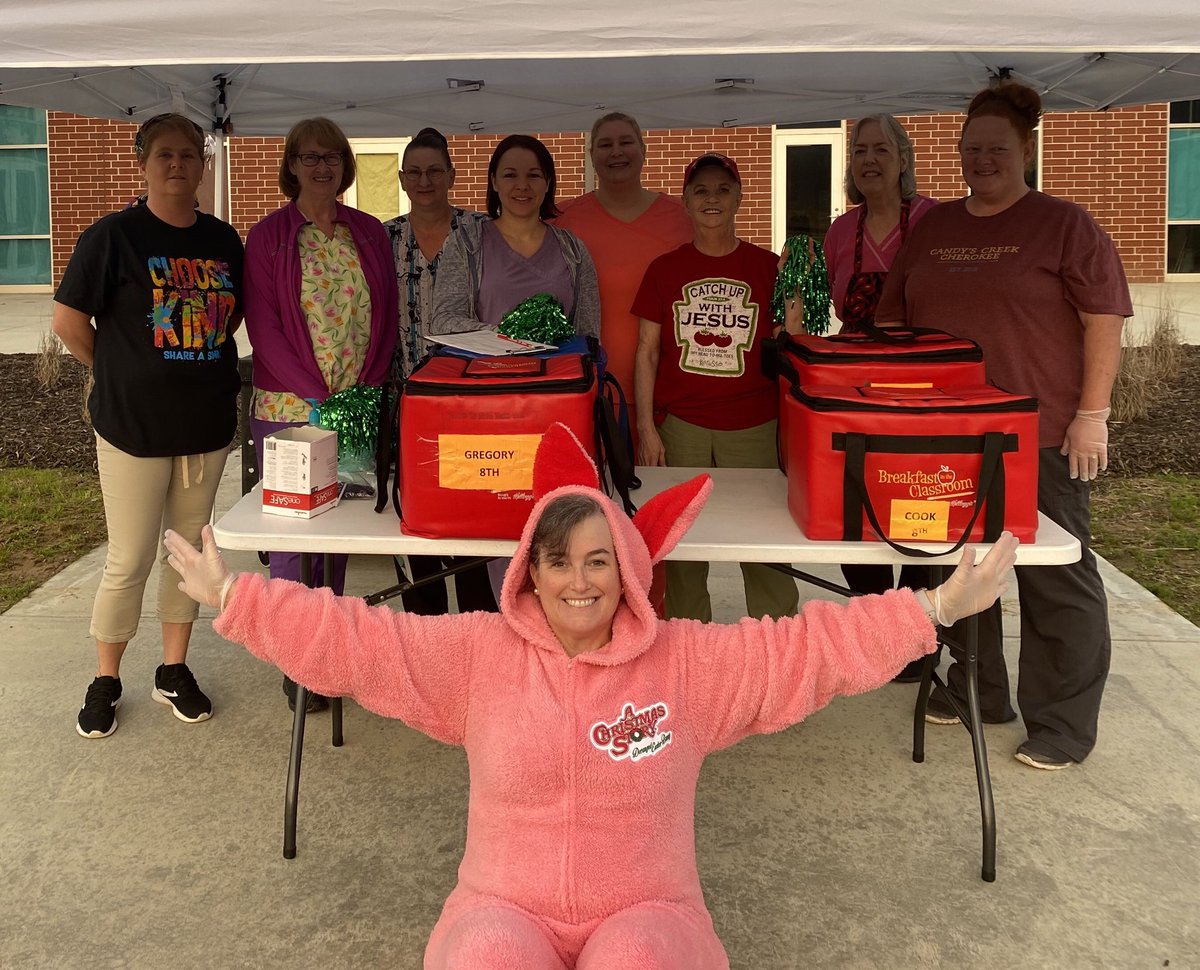 CCS_SNP's tweet photo. ⁦@CCS_SNP⁩ served over 750 meals to area children today. We will be open tomorrow, so come drive thru and pickup breakfast and lunch for the kids ⁦@clevecityschool⁩ ⁦ https://t.co/v8C8vdczC4